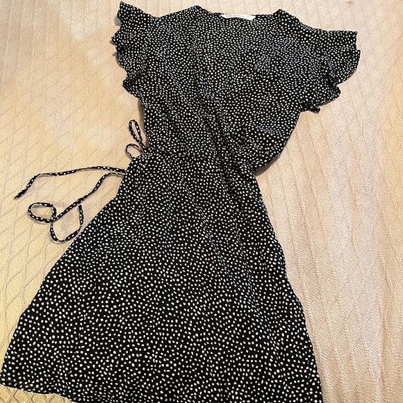 Zara Basic Wrap Top - Picture 4 of 13